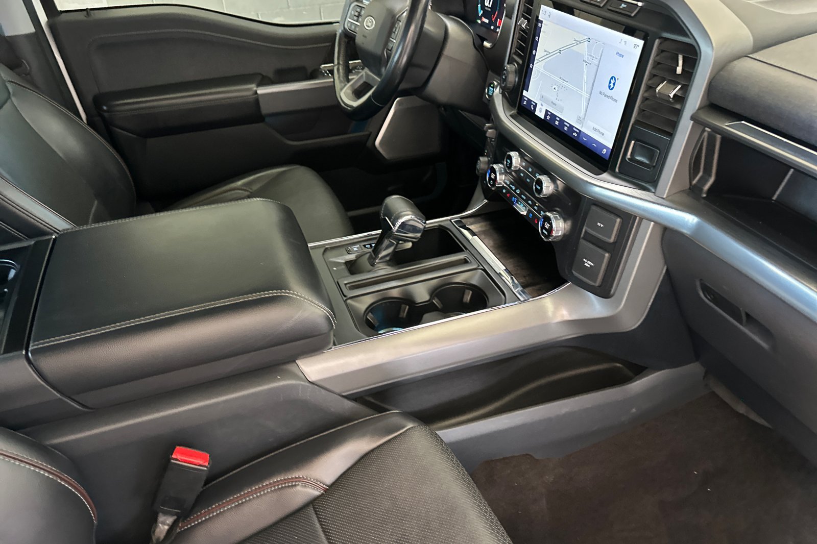Used 2021 White Ford Lariat image 15