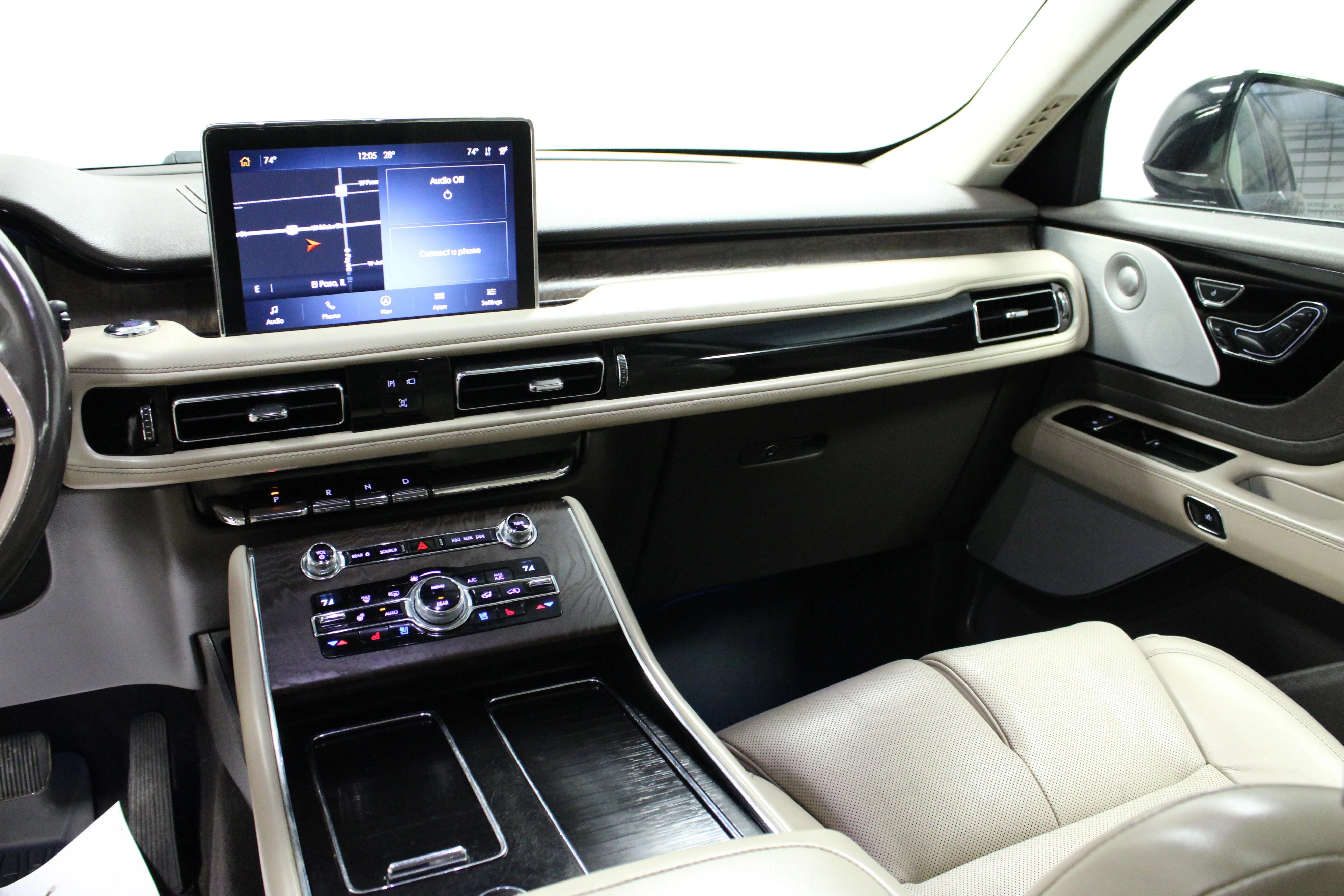 Used 2020 Black Metallic Lincoln Reserve image 20