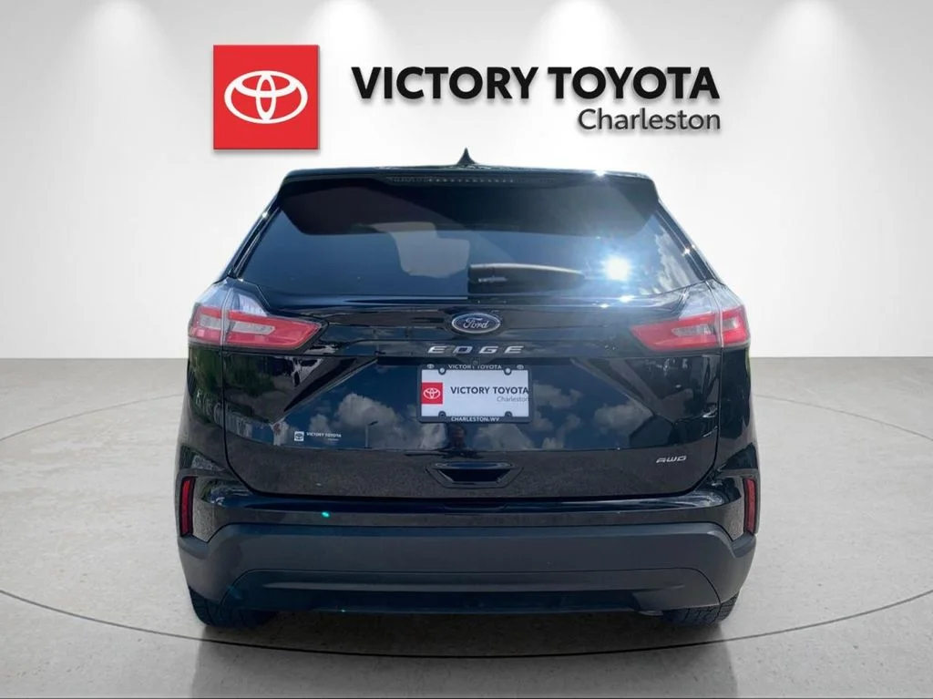 Used 2023 Black Ford SE image 4