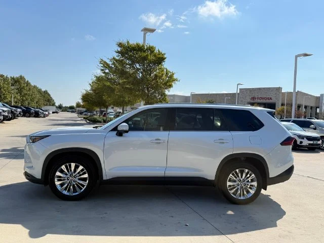 Certified Used 2025 WIND CHILL PEARL Toyota Platinum image 10