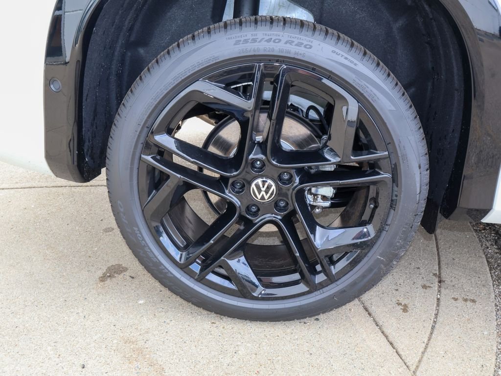 New 2026 White Volkswagen 2.0T SE R-Line Black image 9
