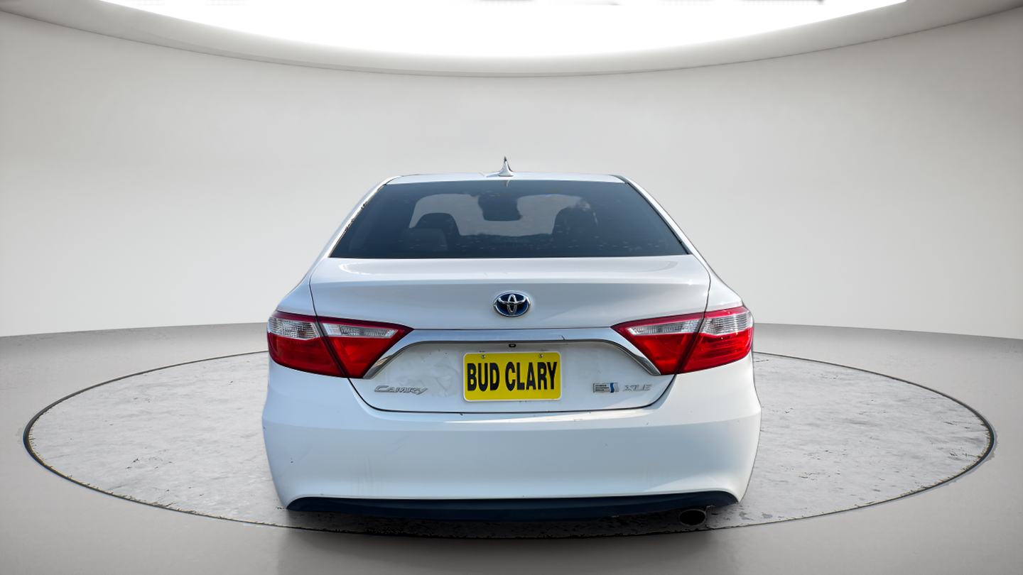 Used 2016 White Toyota XLE image 4
