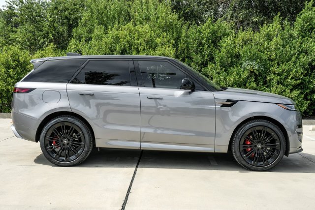 Used 2024  Land Rover Dynamic SE image 8