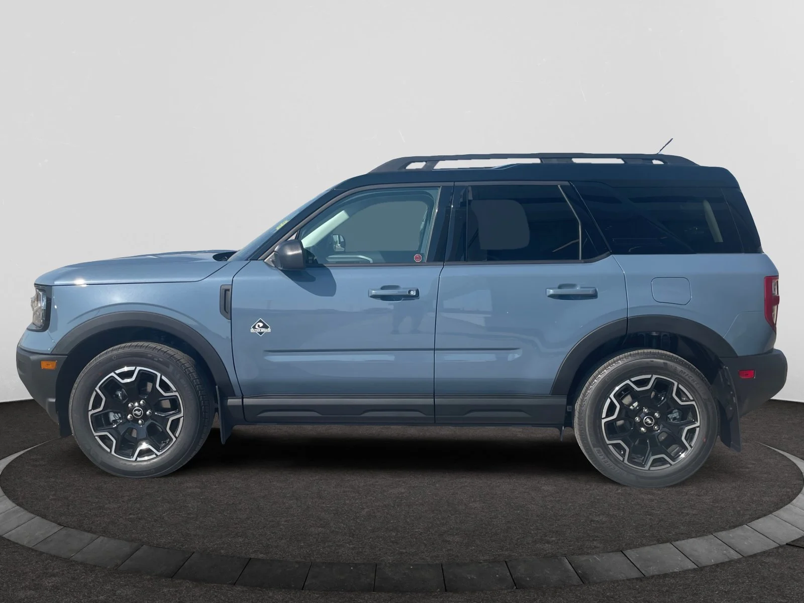 New 2026 Azure Grey Metallic Tri-Coat Ford Outer Banks image 2