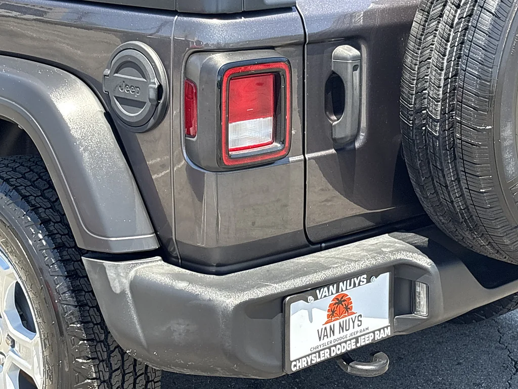 Used 2022 Granite Crystal Metallic Clear Coat Jeep Sport S image 6