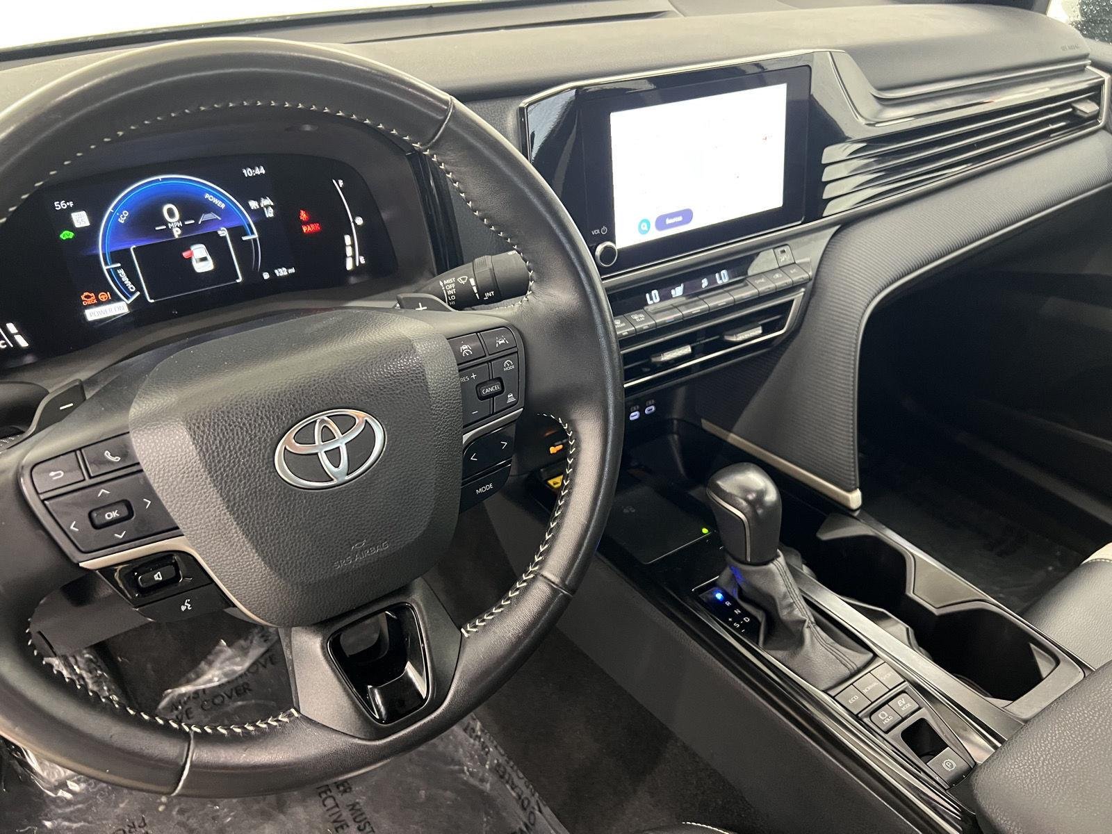2025 Toyota Camry SE - Photo 19