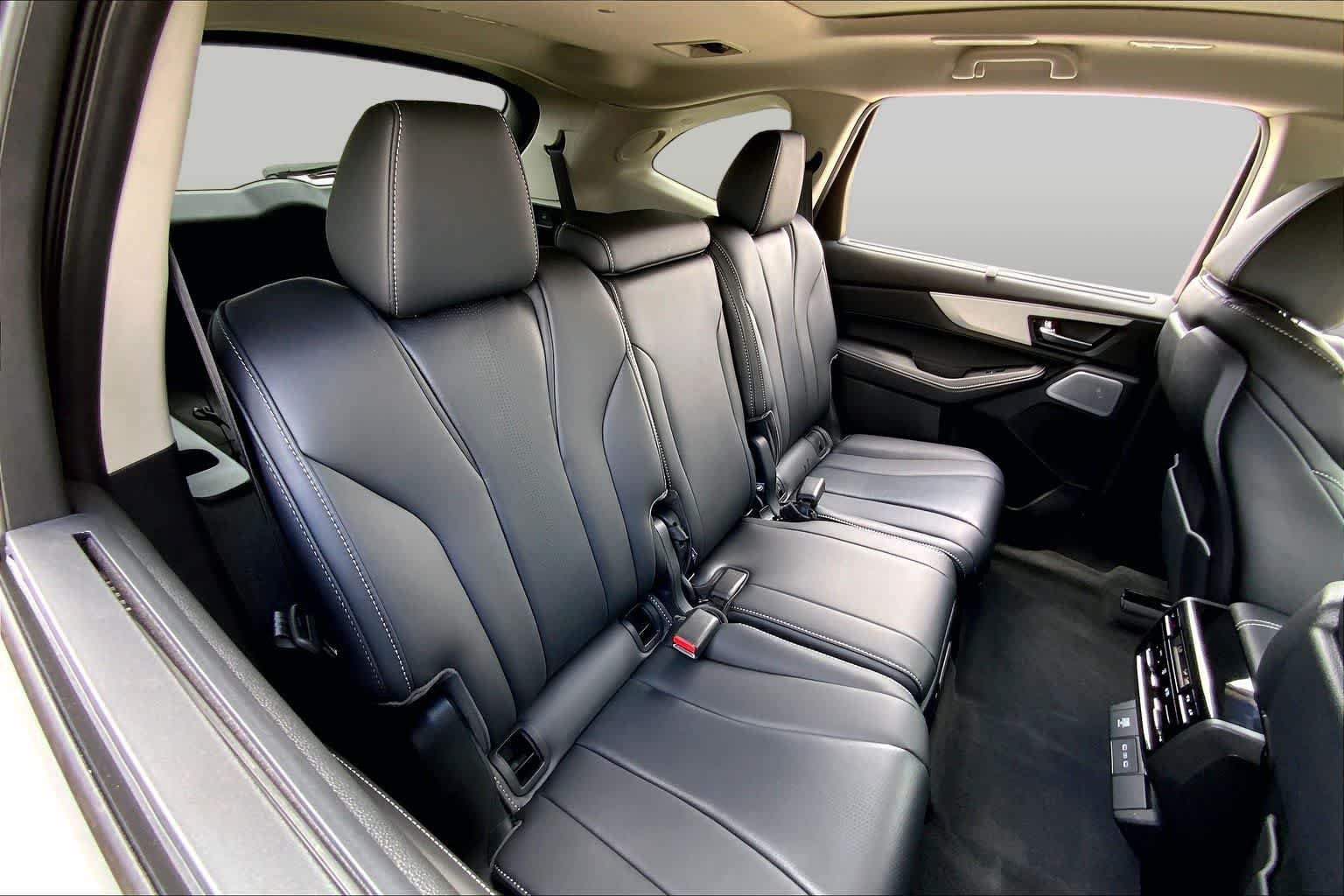 Used 2026 Platinum White Pearl Acura w/Technology Package image 18