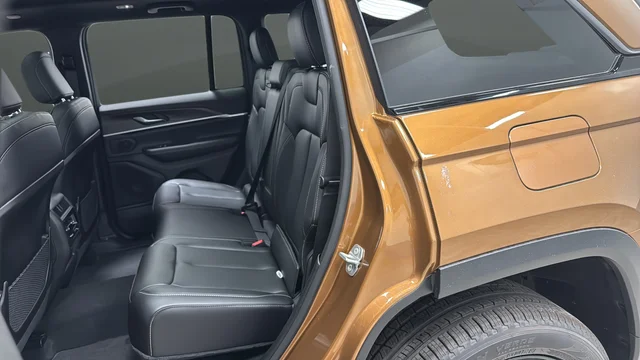 New 2026 Copper Shino Metallic Clear-Coat Exterior Paint Jeep Limited image 23