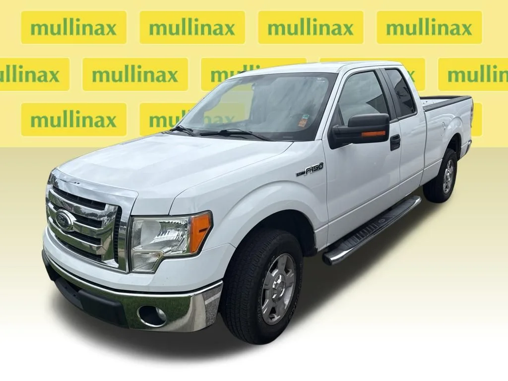 Used 2011 White Ford XLT image 2