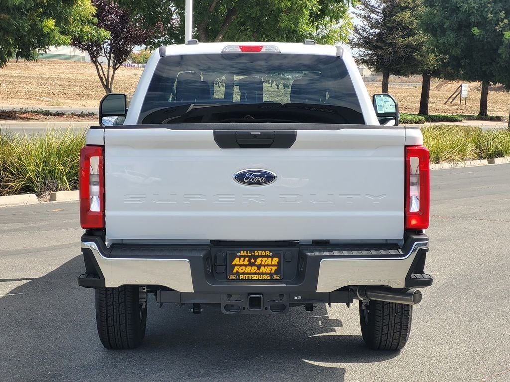 New 2026 Oxford White Ford F-250® XLT image 4