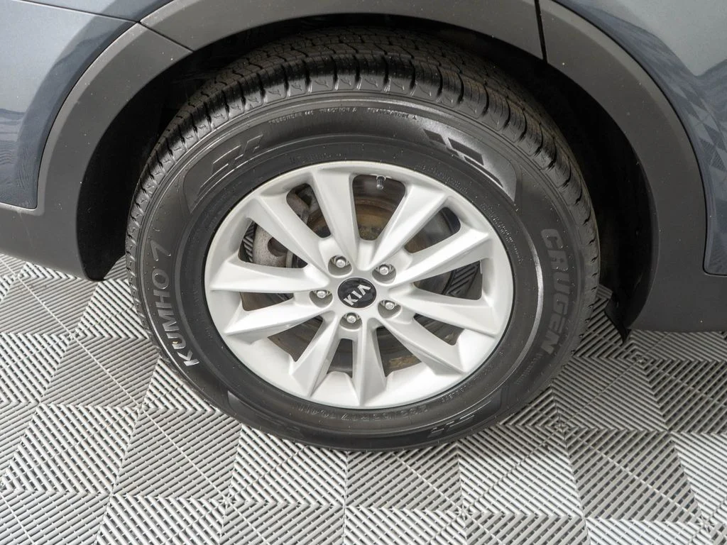 Used 2020 Gray Kia LX image 28