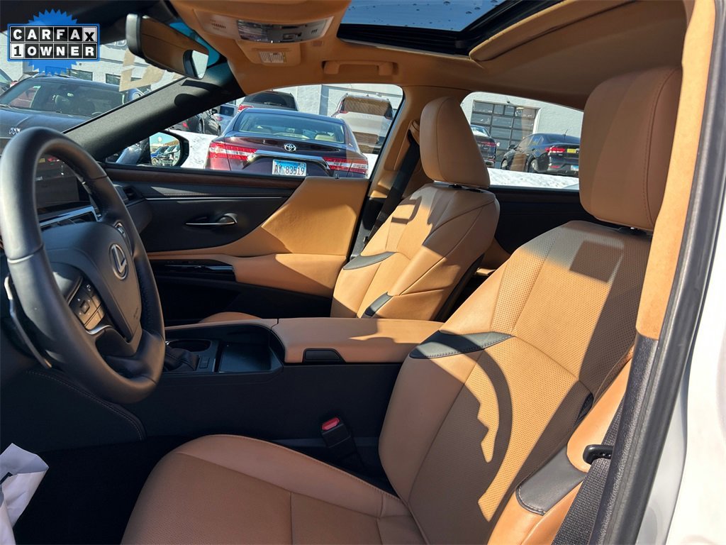 2025 LEXUS ES - Image 14