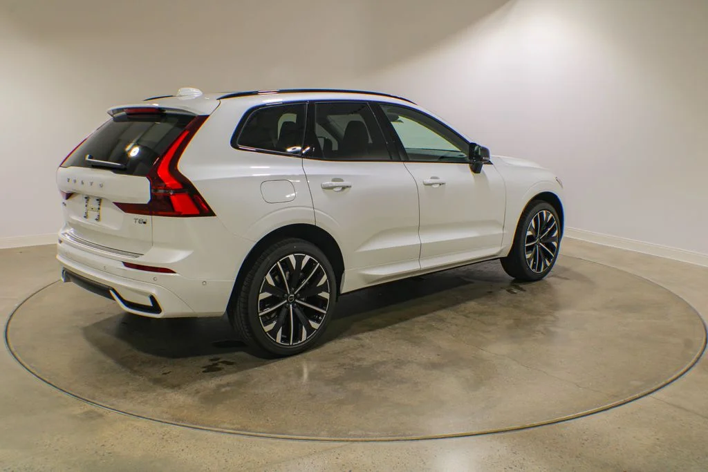 New 2026 Crystal White Volvo T8 Ultra image 5
