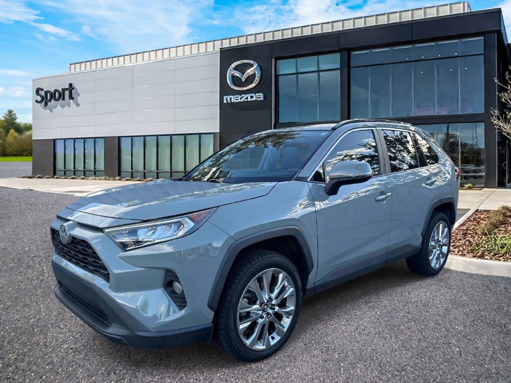 Used 2021  Toyota XLE image 8