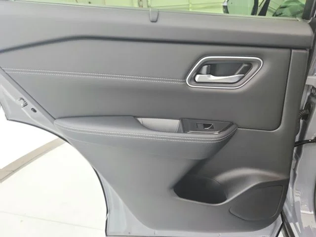 New 2026 Gray Nissan Platinum image 37