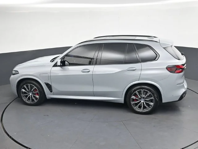 Used 2024 Gray BMW xDrive50e image 27