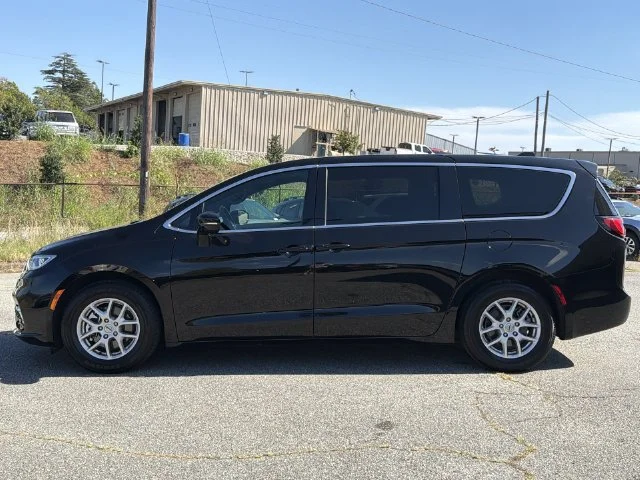 Used 2025 Black Chrysler Select image 10