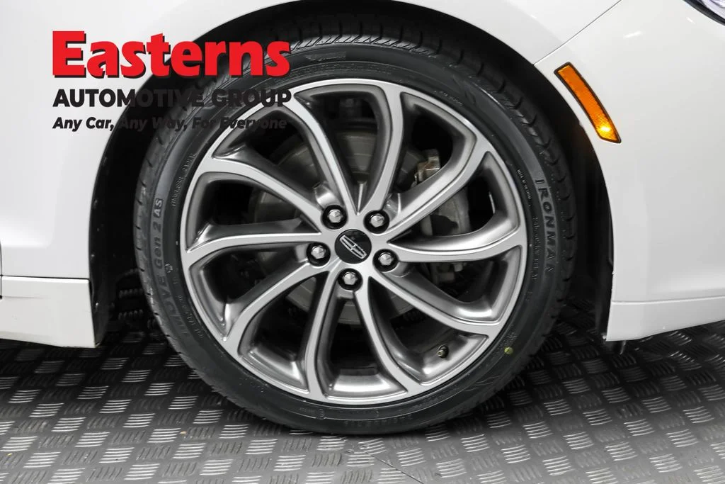 Used 2019 White Lincoln Reserve image 32