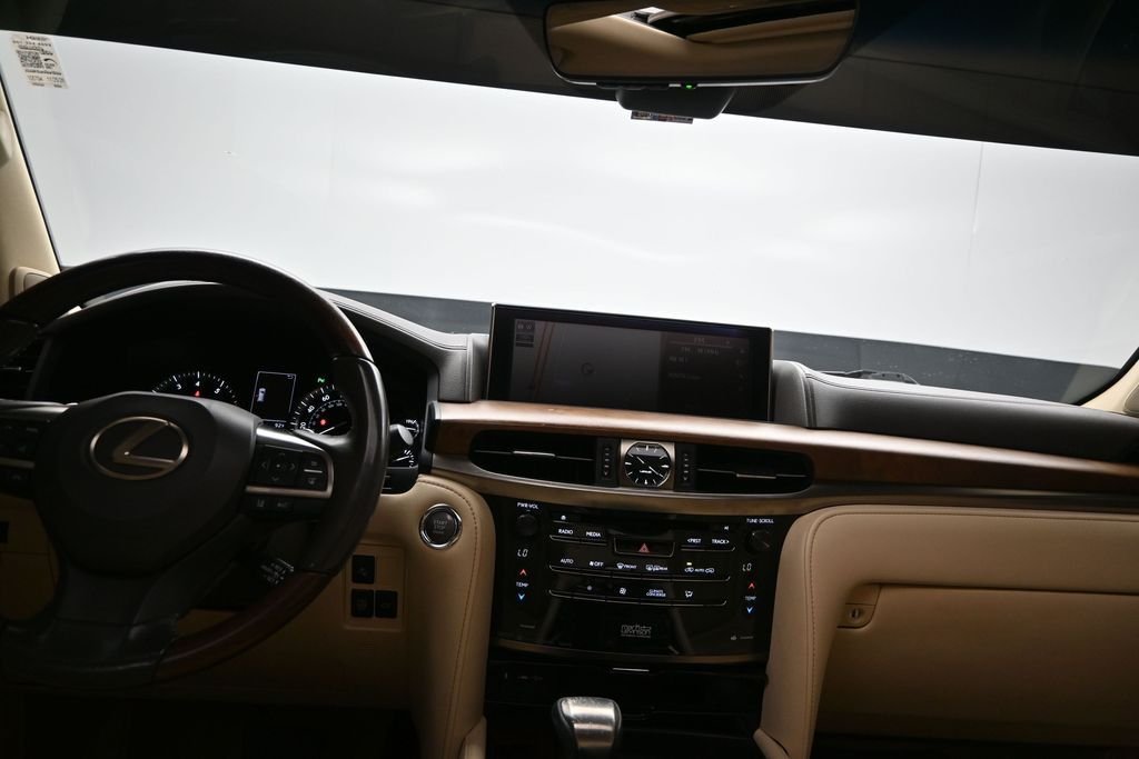 2017 Lexus LX 570 - Photo 21