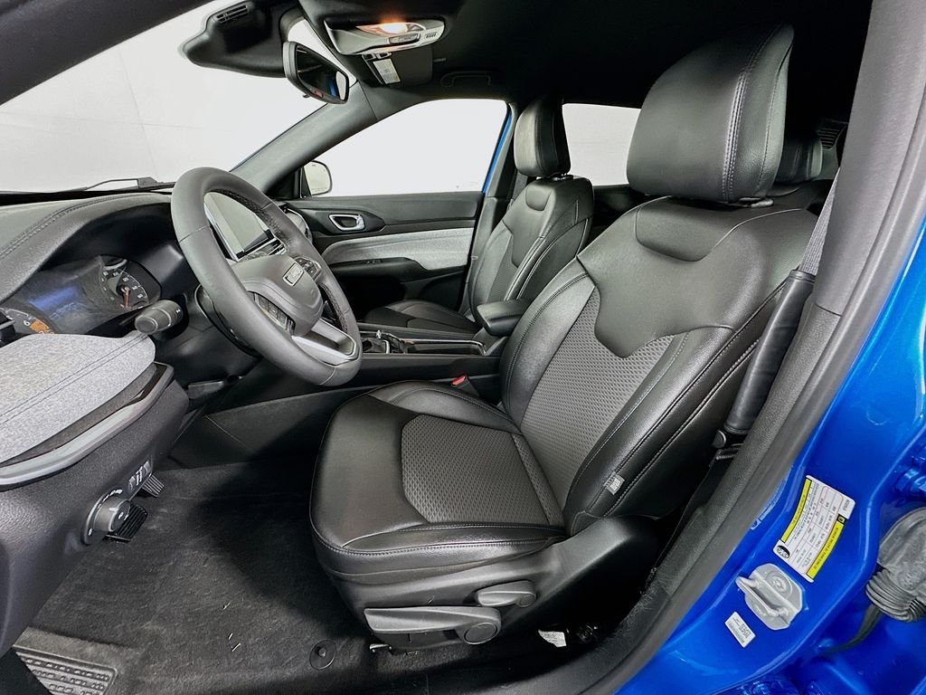 Used 2025 Blue Jeep Latitude image 20