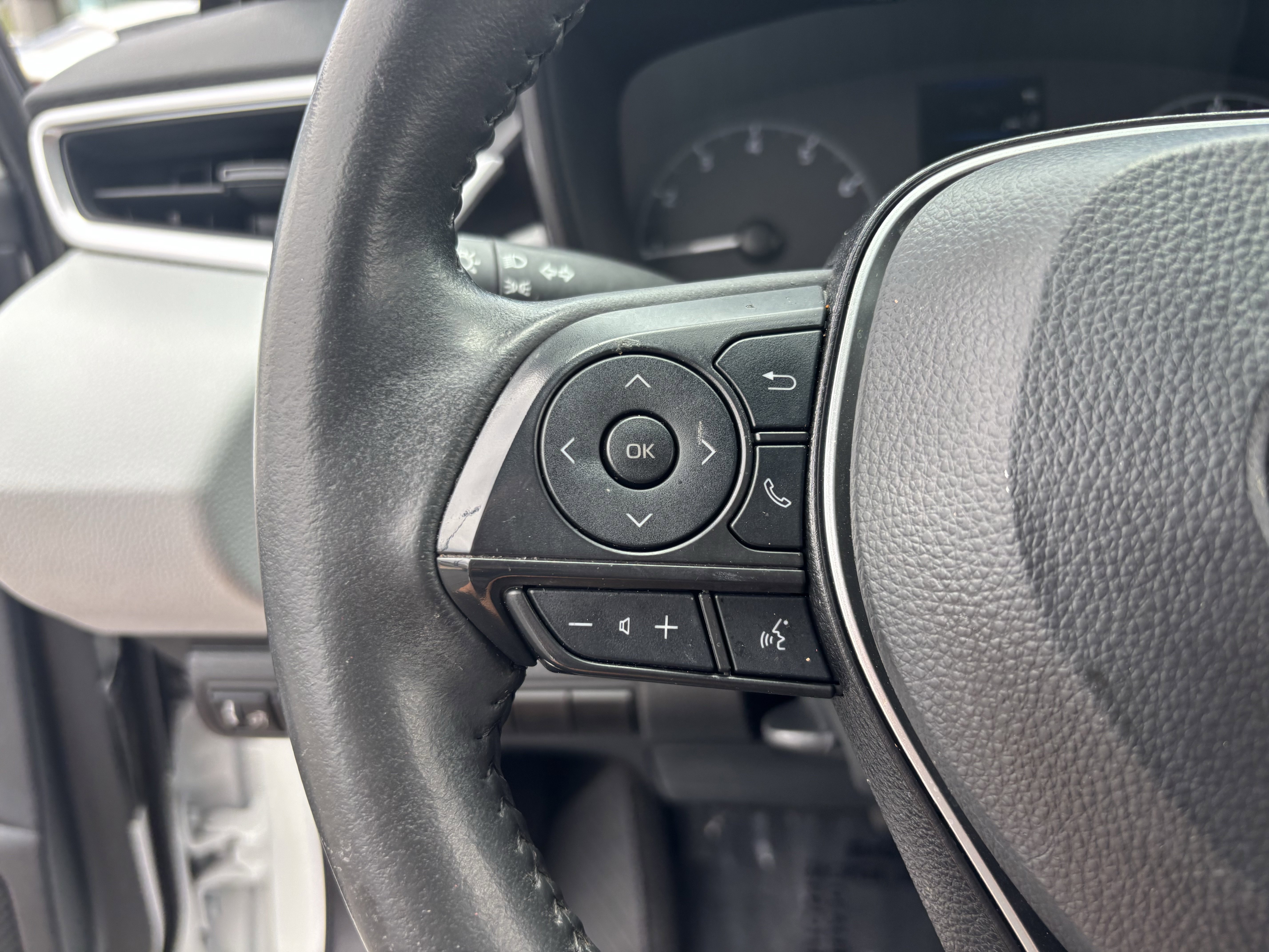 Used 2024 Ice Toyota SE image 26