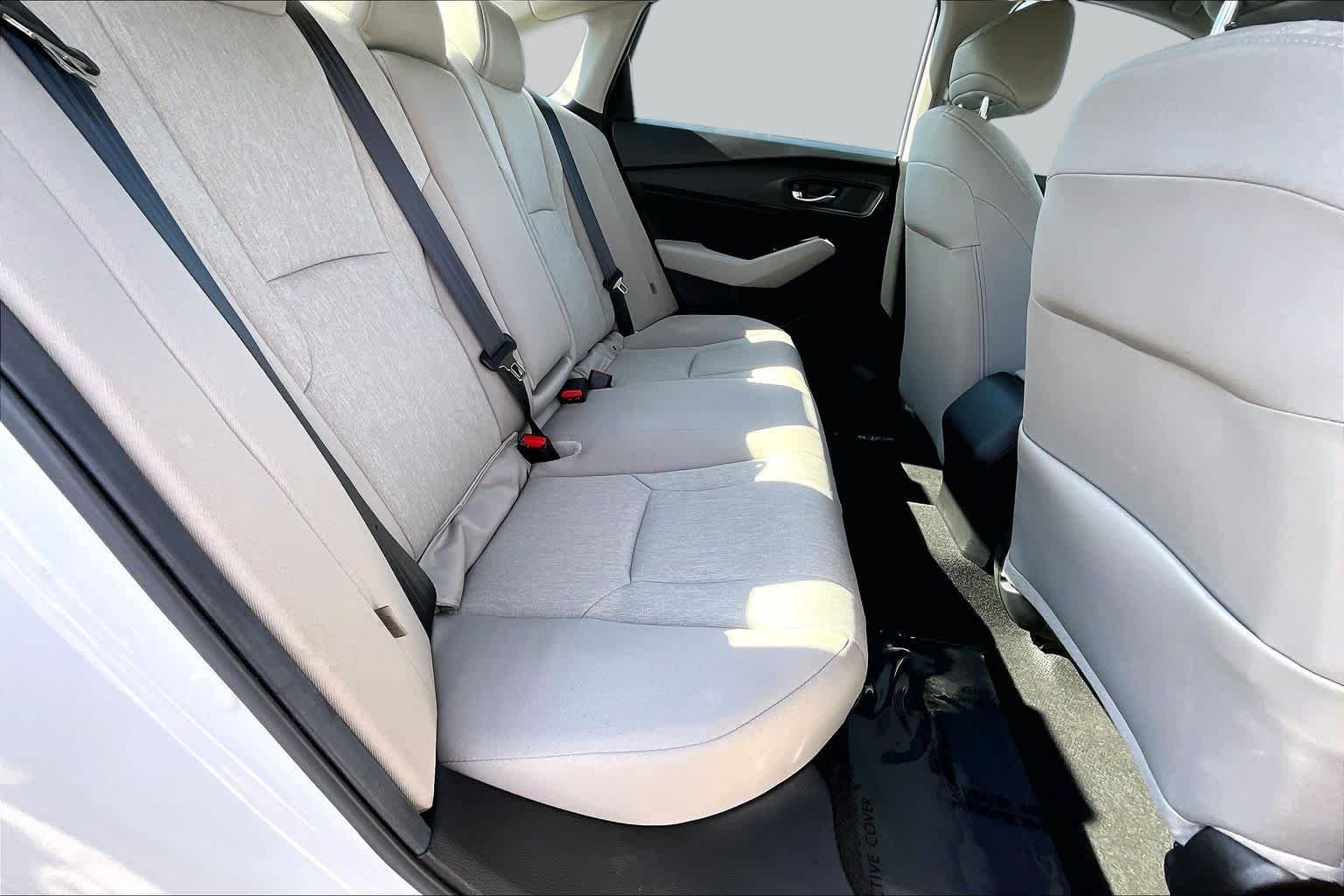 Used 2024 Platinum White Pearl Honda LX image 19