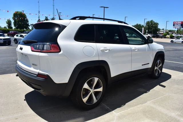 Used 2020 White Jeep Latitude image 5