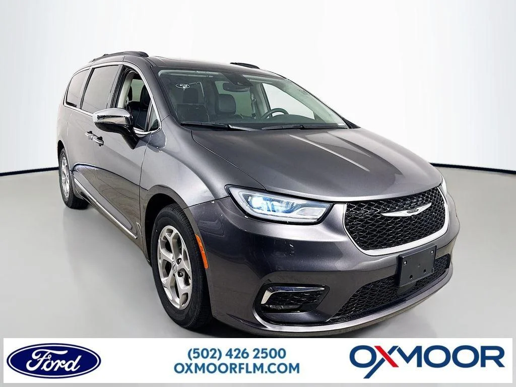 2023 Chrysler Pacifica Limited's photo