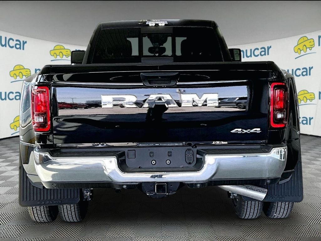 New 2026 Diamond Black Crystal Pearl-Coat Exterior Paint RAM Tradesman image 6