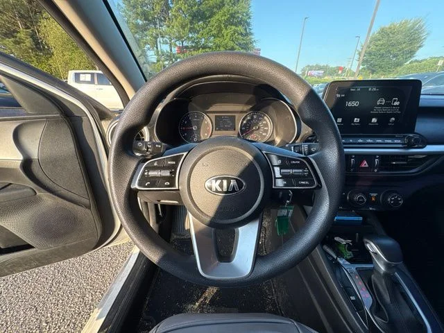 Used 2021 Clear White Kia LXS image 8