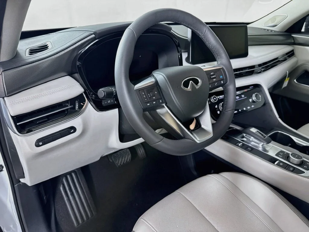 Certified Used 2027 White INFINITI LUXE image 12