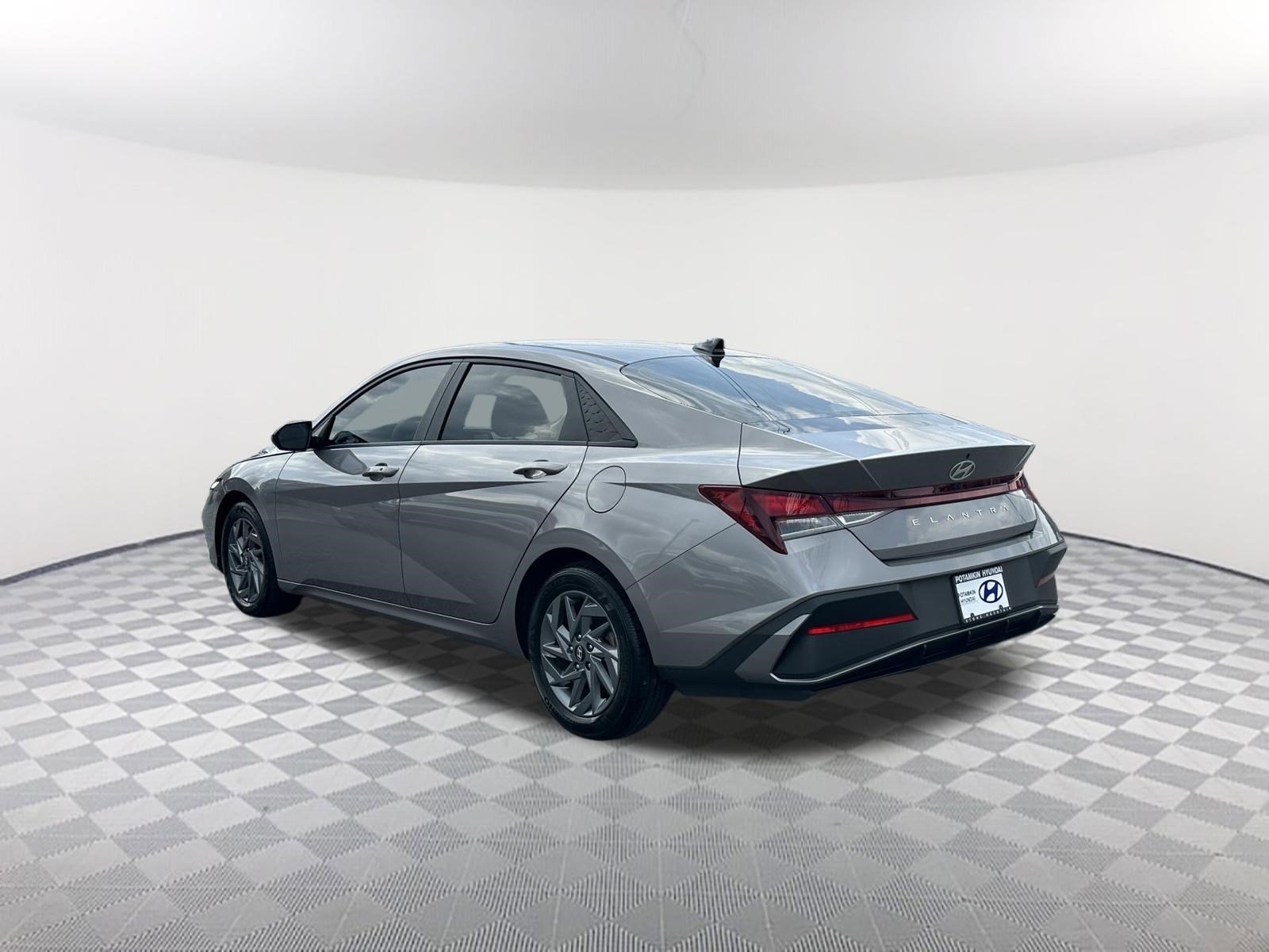 Used 2024 Fluid Metal Hyundai SEL image 7