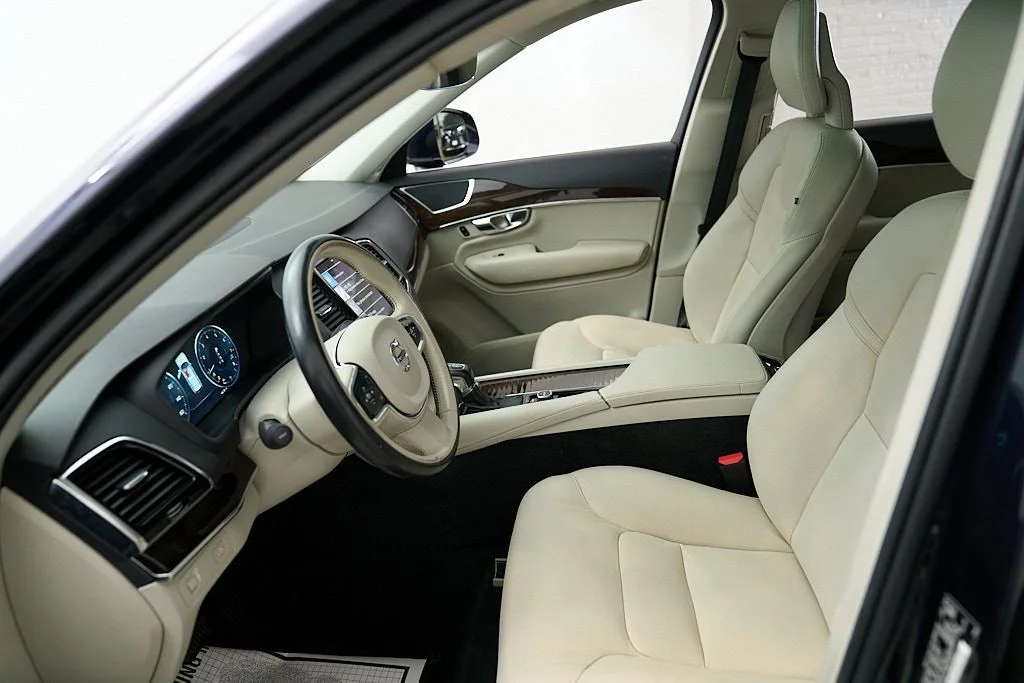 Used 2016 Blue Volvo T6 Momentum image 18