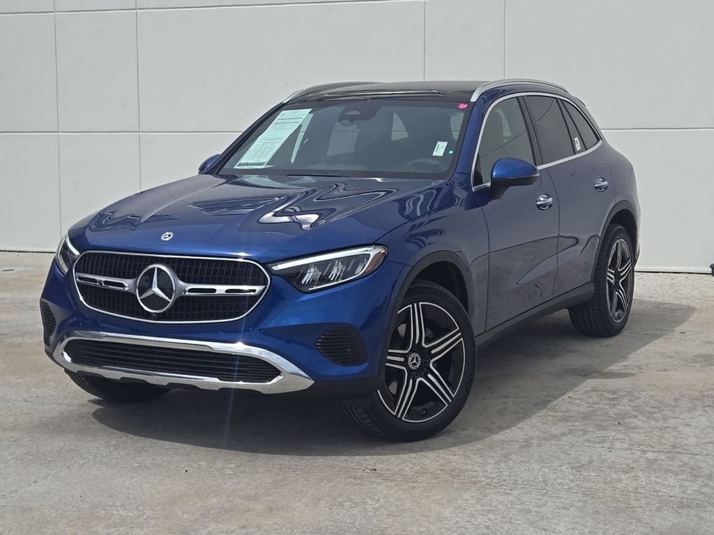 2026 Mercedes-Benz GLC's photo
