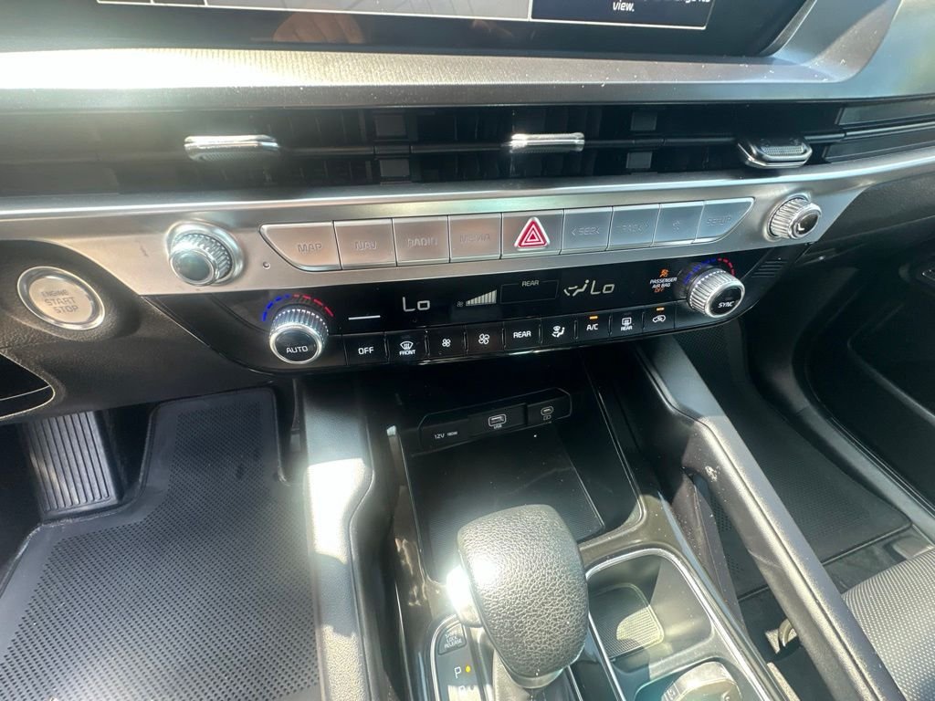 Certified Used 2024 White Kia LX image 19