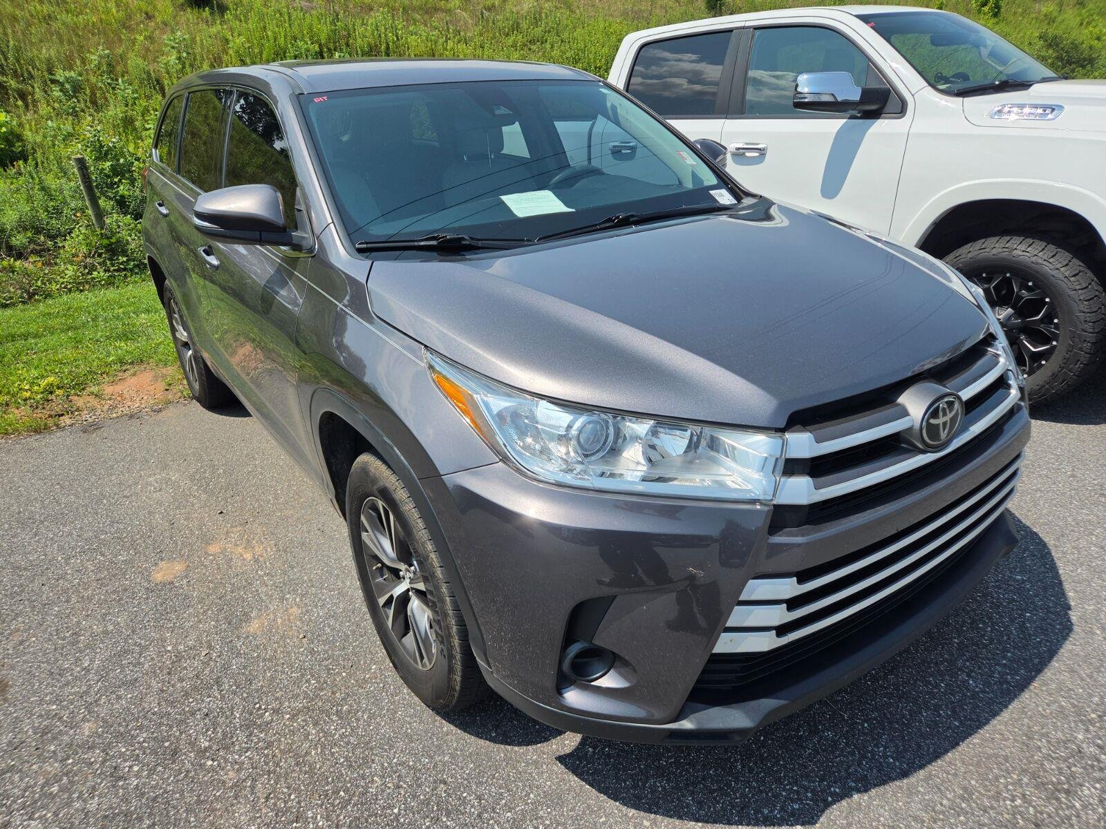 Used 2018 Grey Toyota LE image 3