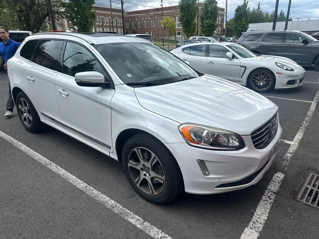 Used 2014 White Volvo  image 3