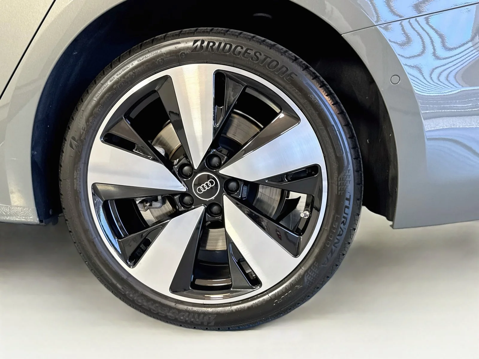 Used 2025 Chronos Gray Me Audi Premium Plus image 28