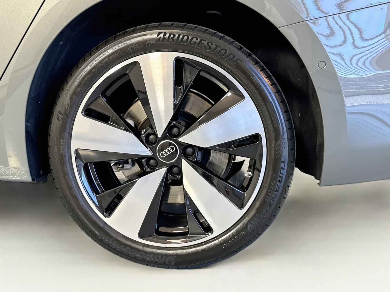 Used 2025 Chronos Gray Me Audi Premium Plus image 28