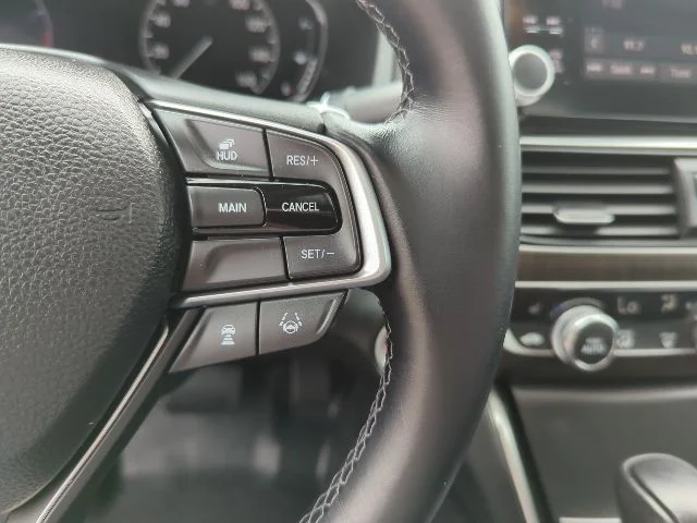 Used 2018  Honda Touring image 13