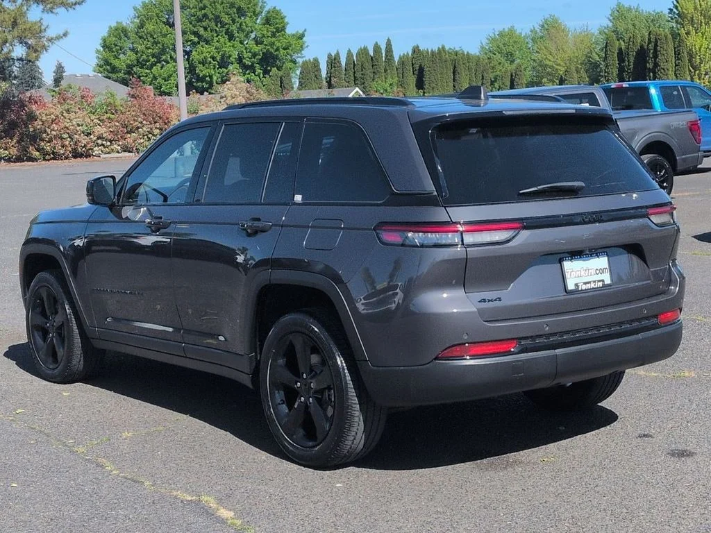 Used 2023 Baltic Gray Metallic Clearcoat Jeep Altitude X image 3