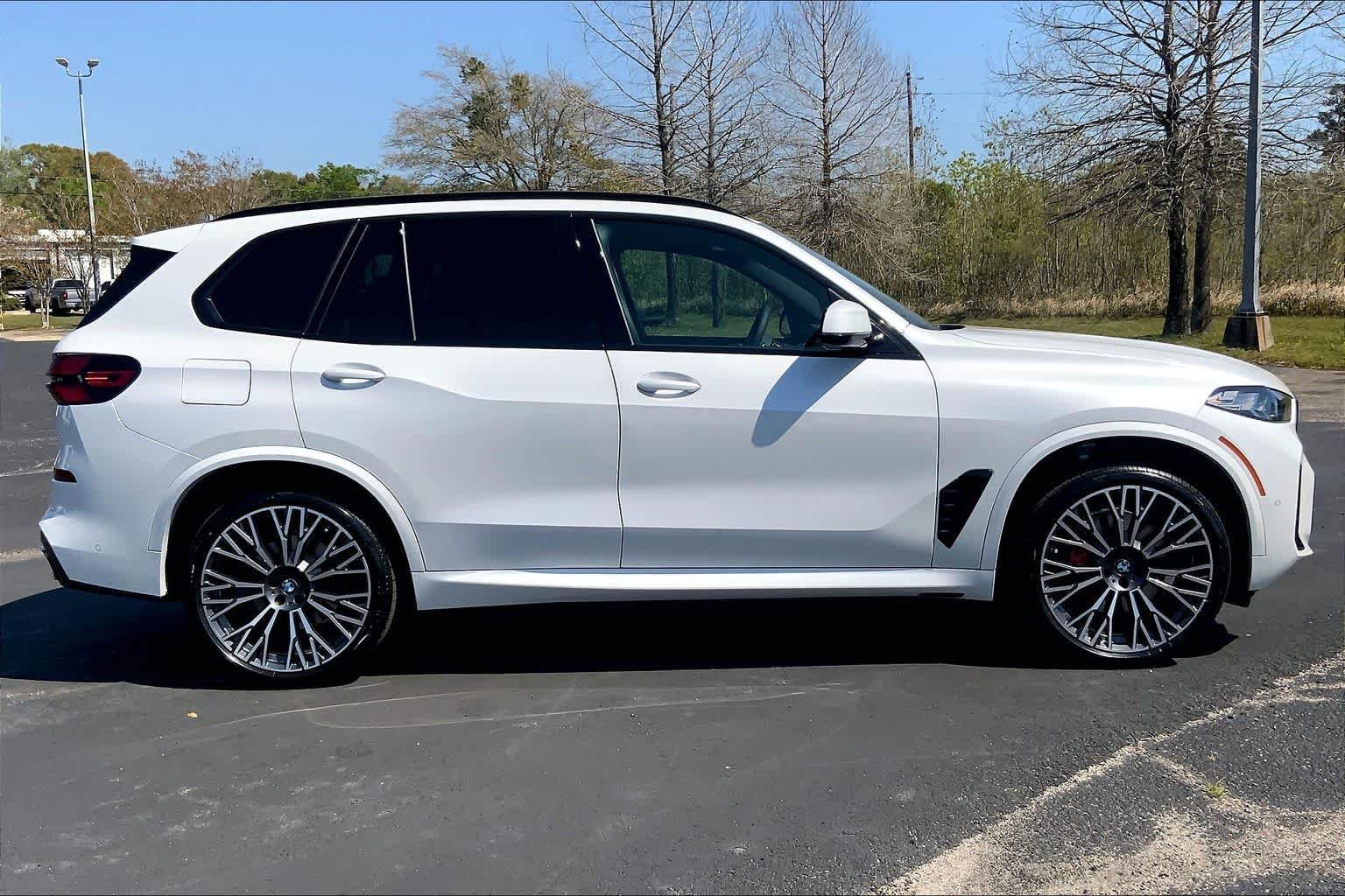 New 2026 Mineral White Metallic BMW sDrive40i image 17