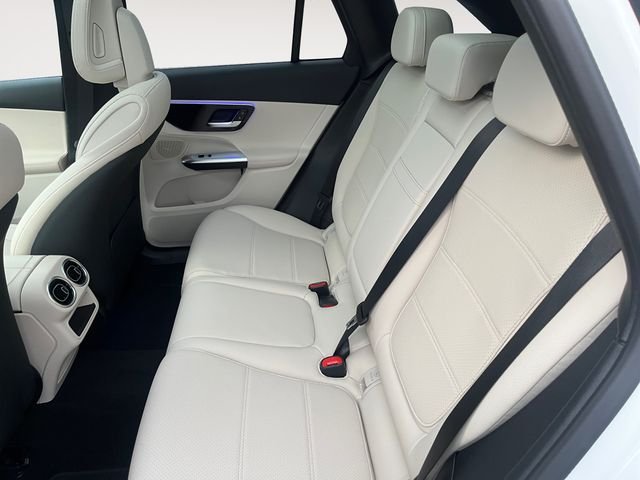 Used 2026  Mercedes-Benz GLC 300 image 13