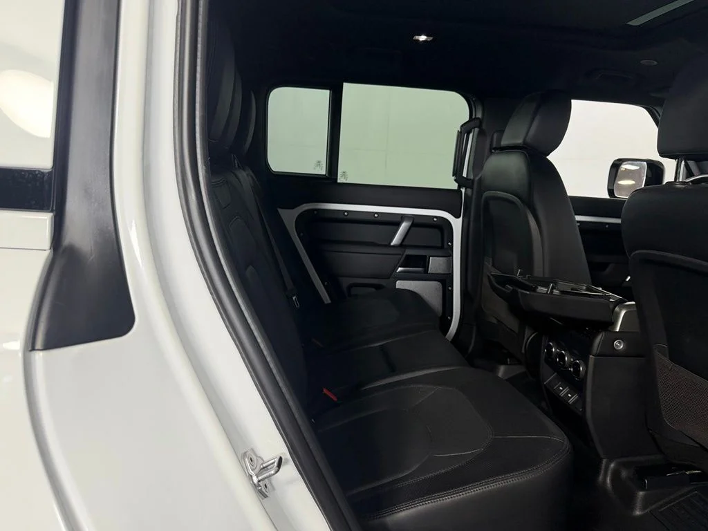 2024 Land Rover Defender X-Dynamic SE - Photo 23