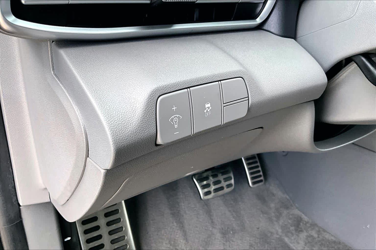 Used 2025 Amazon Gray Hyundai SEL Sport image 31
