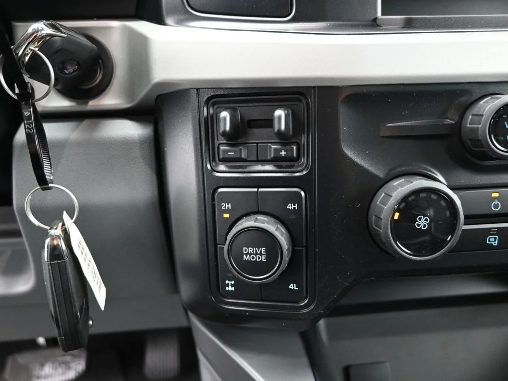 New 2026 Agate Black Metallic Ford XLT image 17