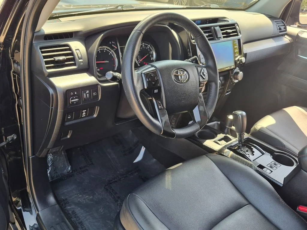 Used 2020 Black Toyota Venture image 8