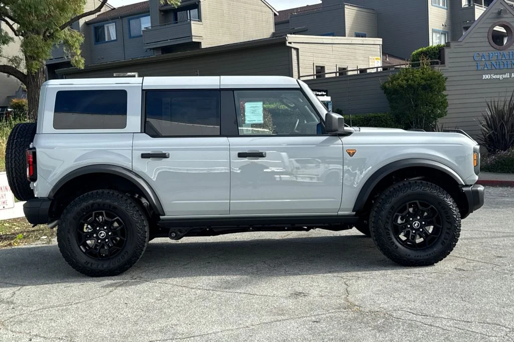 New 2026 Oxford White Ford Badlands® image 3