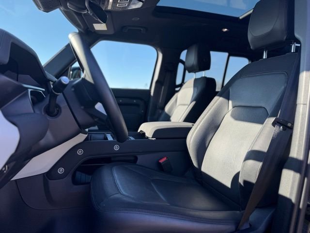 Certified Used 2023 Black Land Rover X-Dynamic SE image 14
