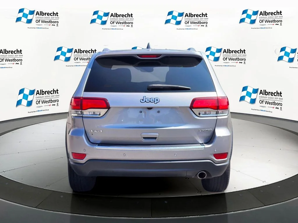 Used 2020 Silver Jeep Limited image 4